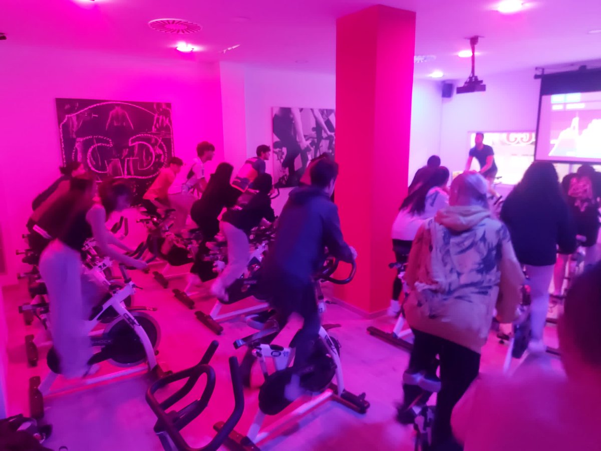 iespolisoria's tweet photo. 🏋🏻‍♂️🏋🏻Ayer, los alumnos de 1°Bachillerato recibieron una clase en el gimnasio @Gallery_Gym. 😁💪🏻 https://t.co/zi8fEGpEH7
