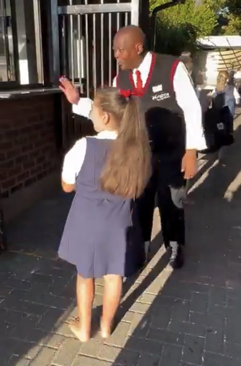 ChrisExcel102's tweet image. How black school Security Guards behave… 

With white kids.                            With Black kids