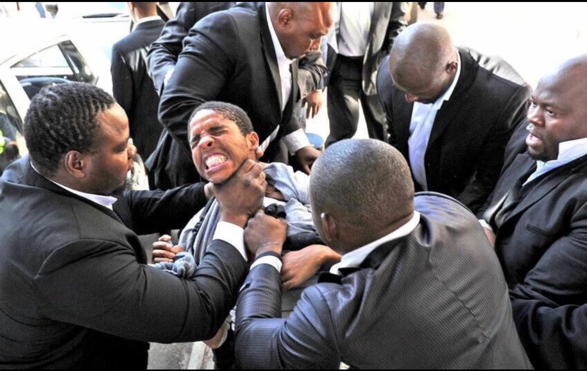 ChrisExcel102's tweet image. How black school Security Guards behave… 

With white kids.                            With Black kids