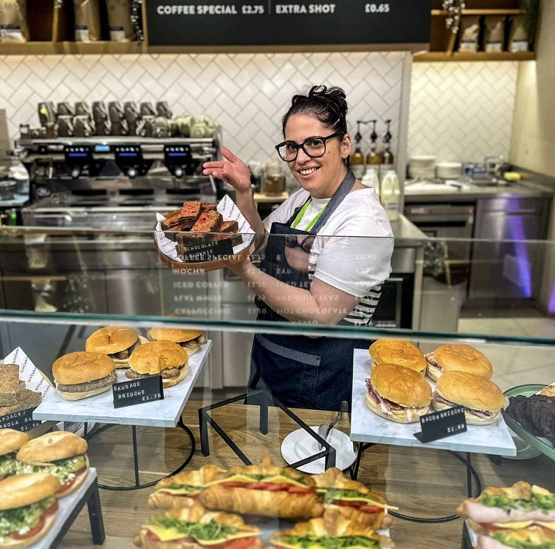 The wonderful Lydia setting up our breakfast spread on one of our coffee bars this morning 🤩 #eatwell #havefun #promisesdelivered