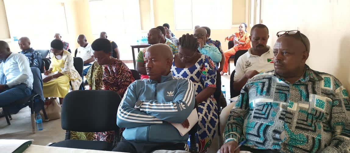 CDesarmement's tweet photo. Le 15 Mars 2024, la CNAP a poursuivi un atelier de sensibilisation des Cadres Provinciaux et Communaux de la Région Ouest sur la lutte contre la prolifération des ALPC détenues illégalement et sur la réduction de la Violence Armée à Cibitoke. https://t.co/HSBK9qa0hM