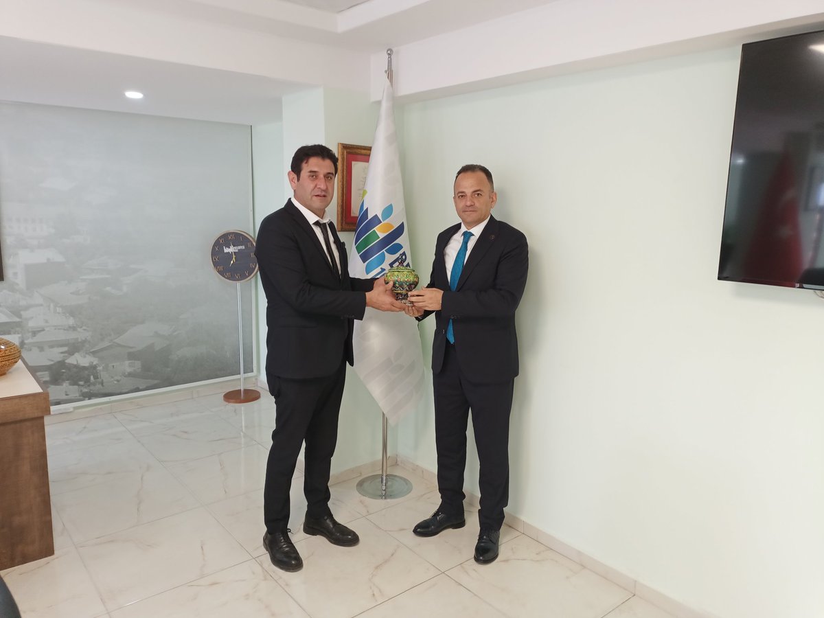 İller Bankası Konya Bölge Müdürü Sayın Sedat Yılmaz Belediye Başkanımız Mehmet Çiğdem bey'i makamında ziyaret edip istişare ve görüş alışverişinde bulundu. Belediye Başkanımız Bölge Müdürümüze hayırlı olsun temennisinde bulunarak çalışmalarında başarılar diledi.