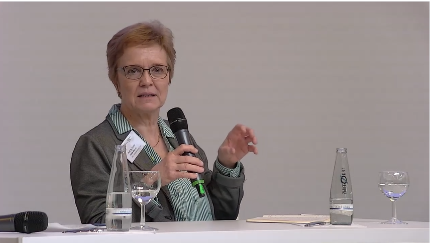 Prof Dr. Sybille Stöbe-Blossey @BEST_IAQ betont #Ganztagskongress @BMFSFJ, wie wichtig es ist, bildungspolitische und sozialpolitische Ziele des #Ganztag|s zusammenzudenken. Ihr Wunsch: Modellrechnungen zum langfristigen, sozialpolitischen Nutzen der Investition in den Ganztag.