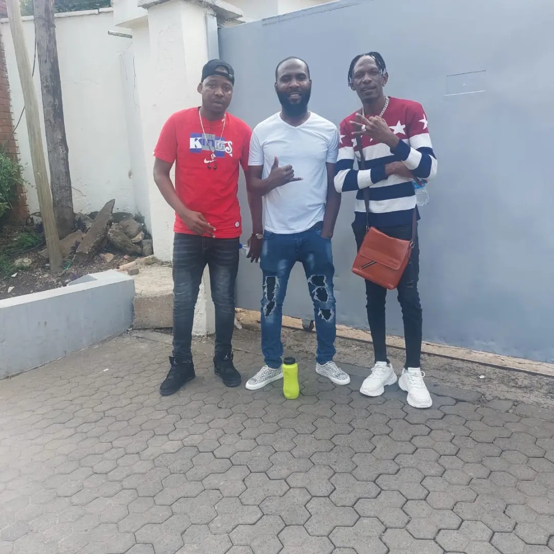 DecheShanga's tweet photo. #1Pm24Pm...Mjanja mda wetu ndio huu, upande wa pili kitaa kinasemaje.
#Chachawiza
#DivasWednesday
@90.4Msa
@106.0Mld
@BahariFM
@DecheShanga
#UsilazimisheTufanane https://t.co/yHRNlPwceO