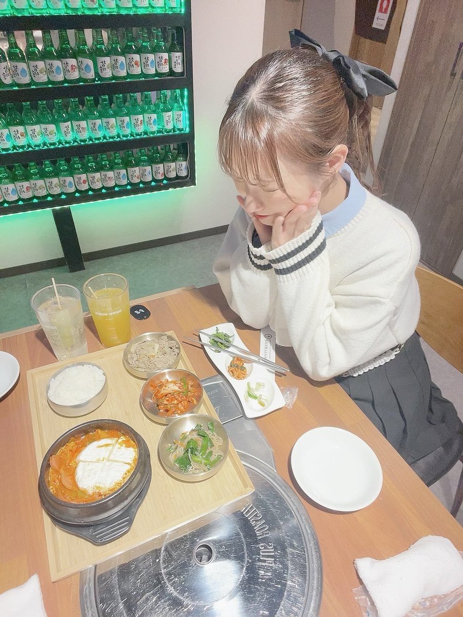 sua__1118's tweet photo. テレビで見かけてずっと狙ってた韓国料理屋さん行ってきた🇰🇷🍚♡

チーズスンドゥブとタンフルソーダ可愛くておしゃれで美味しかった〜🤤🧀🍊

人生で一度は行ってみることをおすすめします！！(笑)

#韓国グルメ #スンドゥブ #タンフルソーダ #一日一スア https://t.co/lwXE886baK