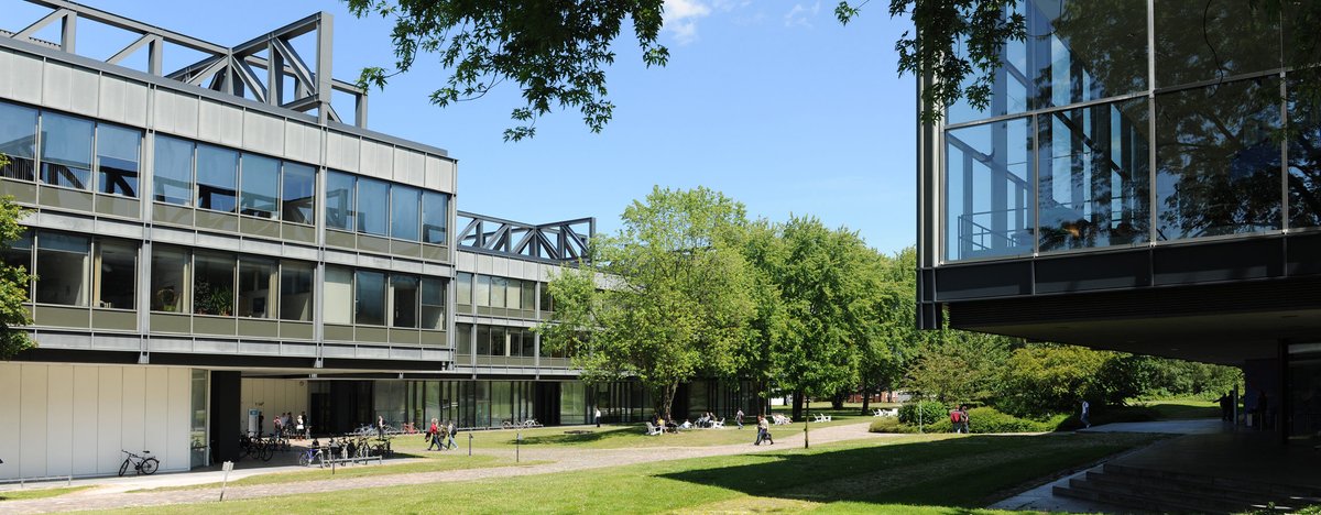 Für meine neue Professur (Digital Governance & Service Design) an der @HSUHamburg suche ich zwei Doktorand:innen und eine:n Postdoc. All qualitativ-orientierte sozialwissenschaftliche Studienhintergründe welcome! Docs: hsu-hh.de/karriere/wp-co… Postdoc: hsu-hh.de/karriere/wp-co…