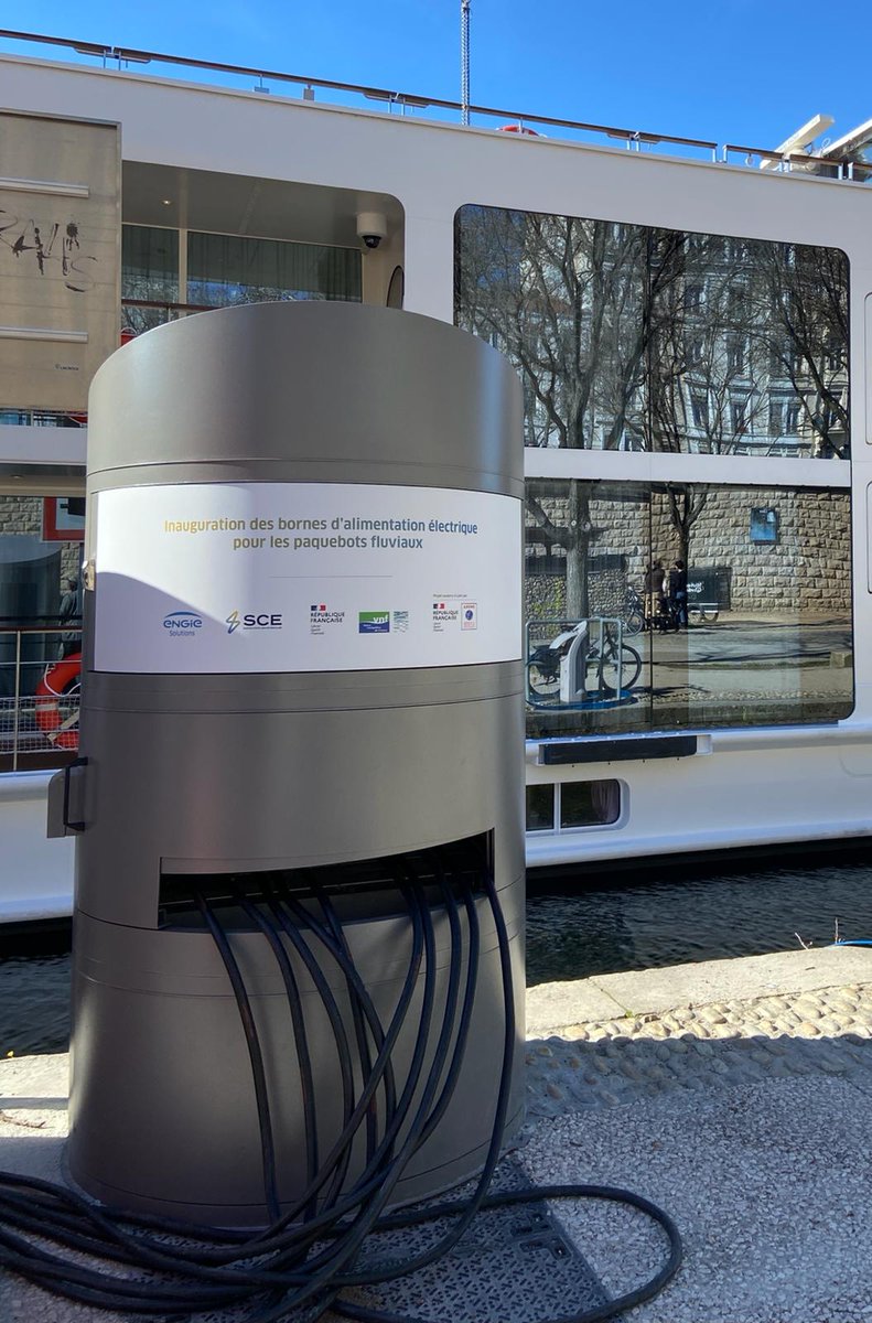 Inauguration des bornes d'alimentation électrique à #Lyon 👉1 paquebot en escale #Saône #Rhône dans #Lyon : 0 nuisance sonore, 0 émission CO2 et polluants locaux ! 👉Au total (navigation+quai) : -60% émissions CO2 et 60 fois - émissions polluants locaux ! #TransitionEnergétique