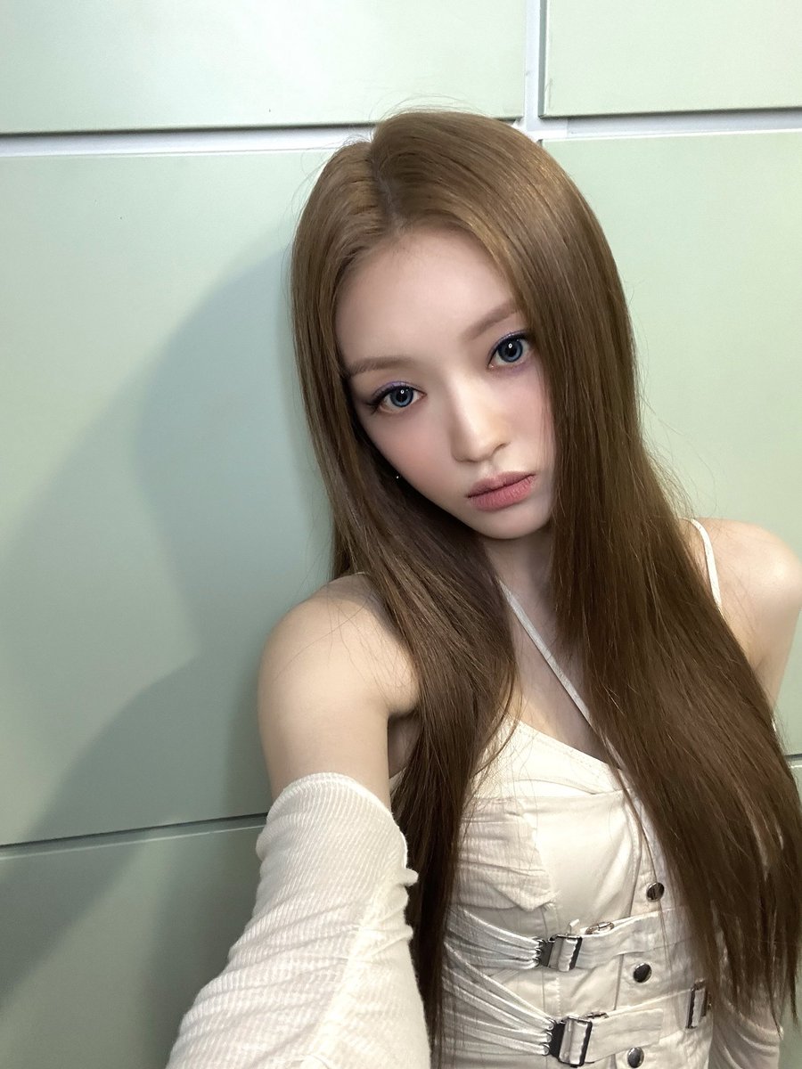 8_OHMYGIRL's tweet photo. [#OhTimes] 240320 쇼챔피언 📸

유아를 항상 밝고 빛나게 만들어주는 미라클 덕분에 쇼챔피언 무대도 성공적이었습니다❤️

#유아 #YooA
#Rooftop #Borderline https://t.co/jEsKVwuAY3