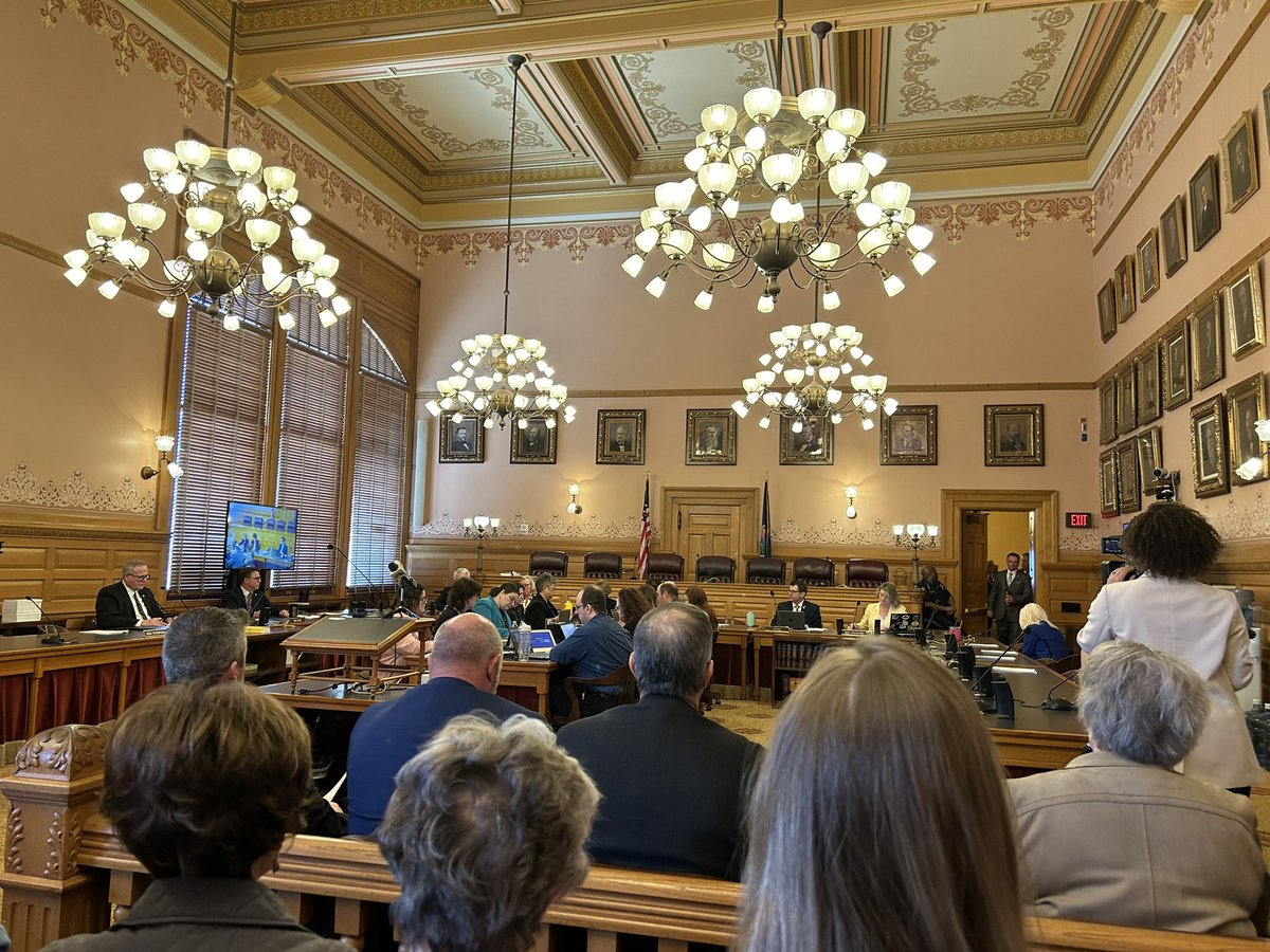 Packed @ksleg Senate hearing on Medicaid expansion today. We’ve waited 4 years, have 463 pieces of pro testimony and 3 oppo. Are leaders listening to their constituents? Stay tuned! 
@ExpandKanCare @REACHHealthcare @CommunityCareKS @KansasAction @HealthForwardKC @SunflowerFDN