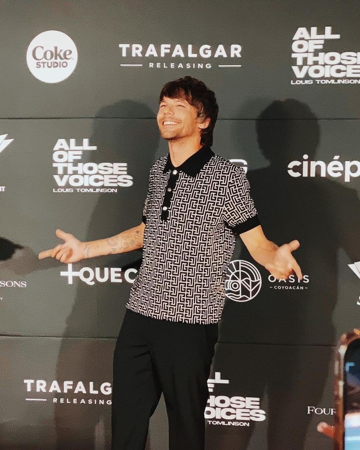 angelslouisw's tweet photo. hoy hace un año de la premiere de All Of Those Voices en Ciudad de México. Hace un año Louis Tomlinson dijo que era más que obvio del por qué le dio premiere a México y uno de los mejores momentos fue la reacción que tuvo cuando le gritaban el “Louis hermano ya eres mexicano” https://t.co/WoNoZipbfI