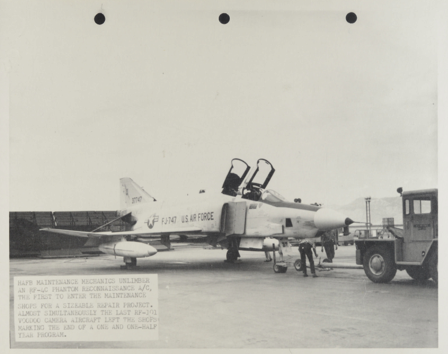 #FromtheArchives 
Hill Air Force Base maintainers unlimber an RF-4C Phantom. The Ogden Air Material Aera (OOAMA) became the system support manager for the RF-4 Phantom in September 1962.
#hillaerospacemuseum #hillafb #freeadmission #usaf