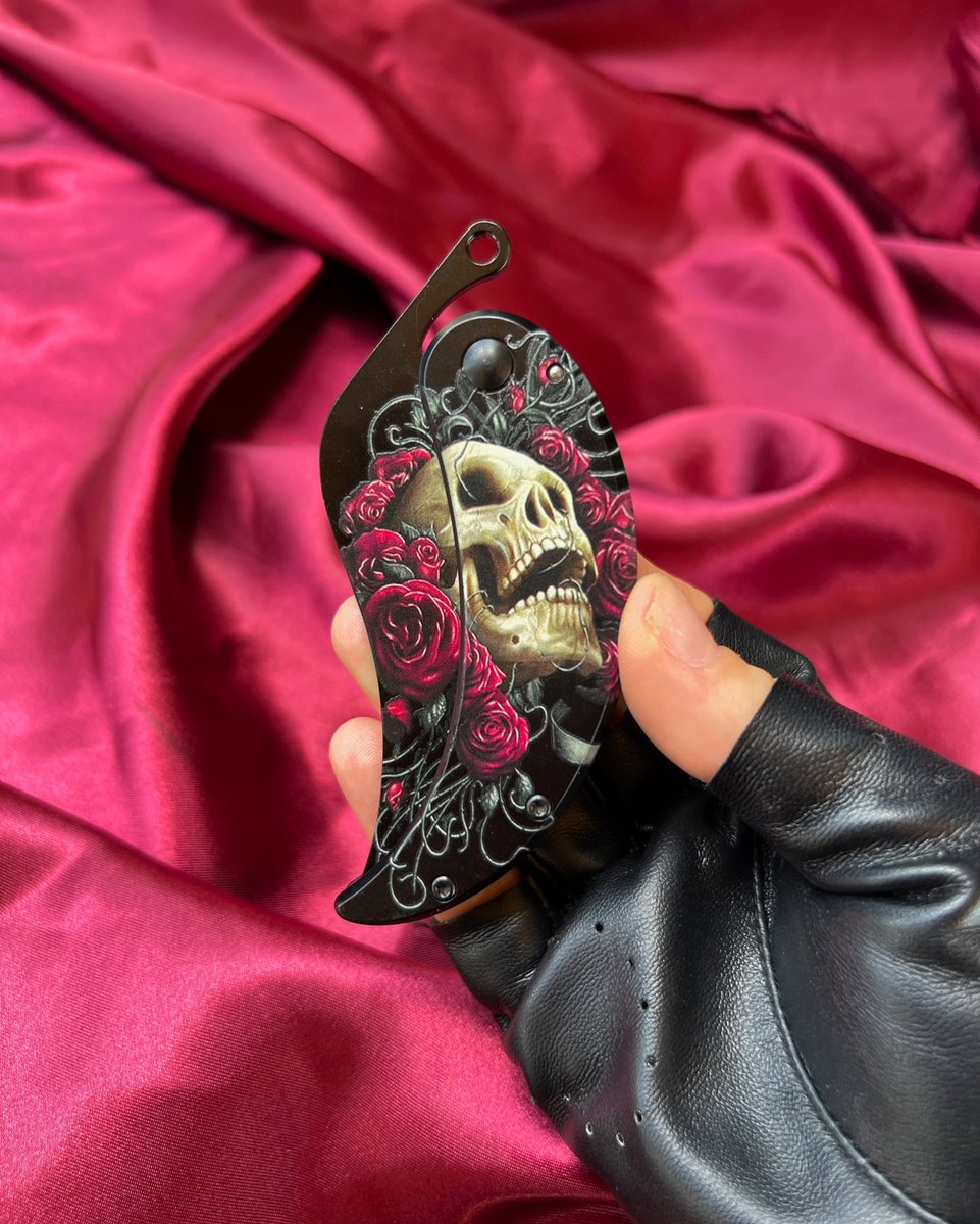 Is your favorite color red? Check out these in-stock 🔪's 

Fast and Discreet shipping always!