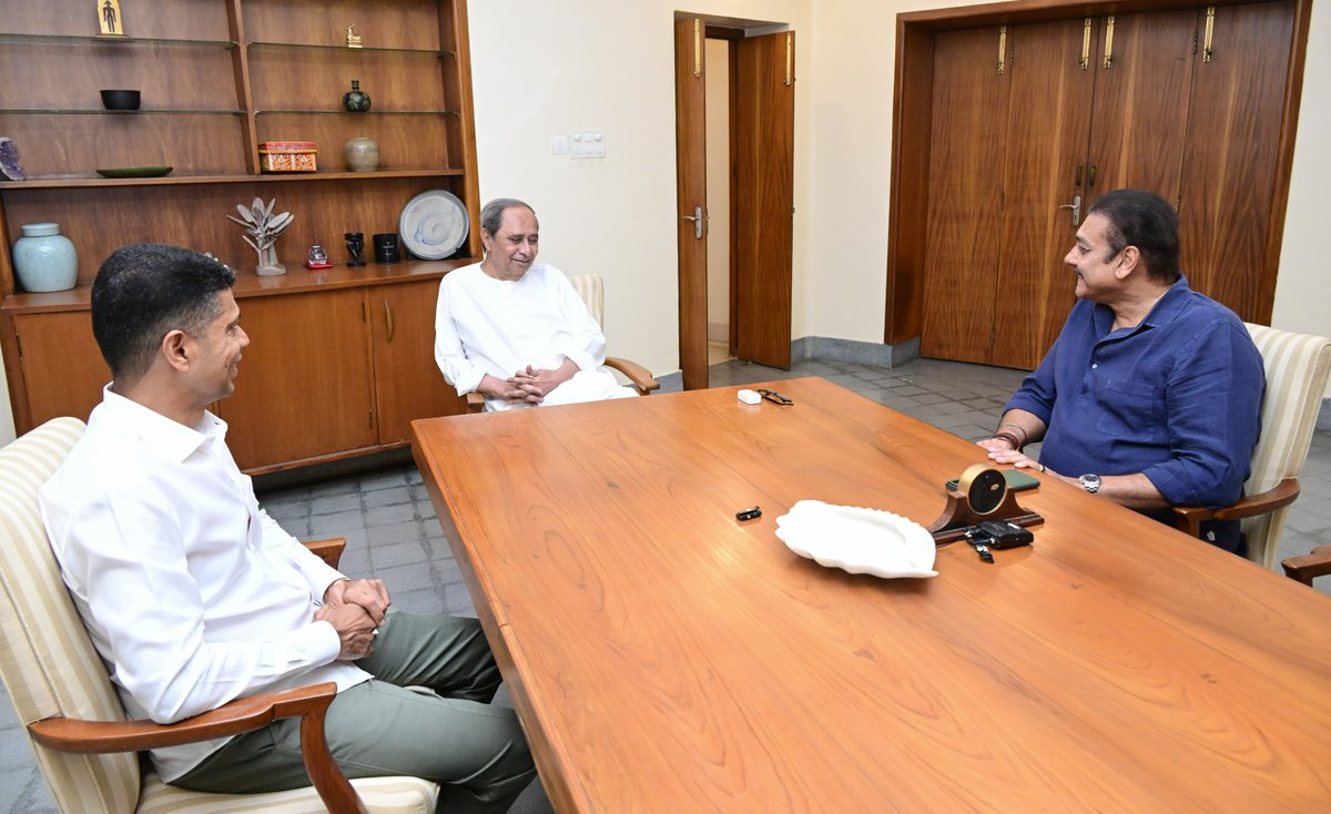 Glad to meet ex-cricketer & former head coach of Team India, @RaviShastriOfc, who visited #Odisha to attend the MoU signing event between 'Coaching Beyond' cricket academy and #Cuttack-based MGM School of Sports to establish a high performance cricket academy. Had a very fruitful