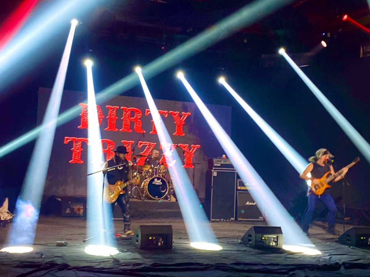 Excelente comienzo de año!
<a href="/DirtyTrizzy/">Dirty Trizzy</a> #ClassicHardRock #Live #Music