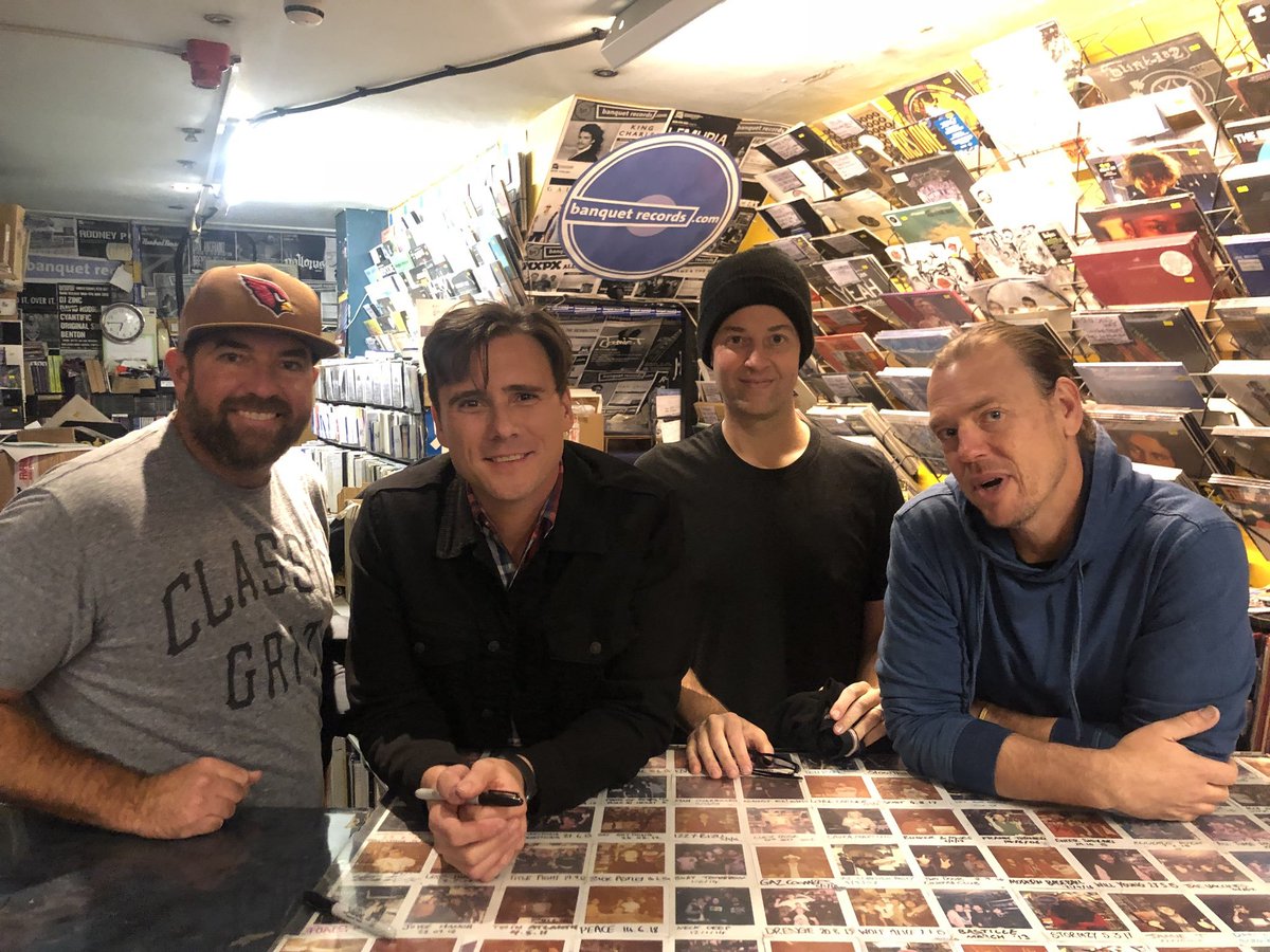 this all time great Jimmy Eat World album is back in on vinyl after a very very long absence. it just takes some time... banquetrecords.com/jimmy-eat-worl…