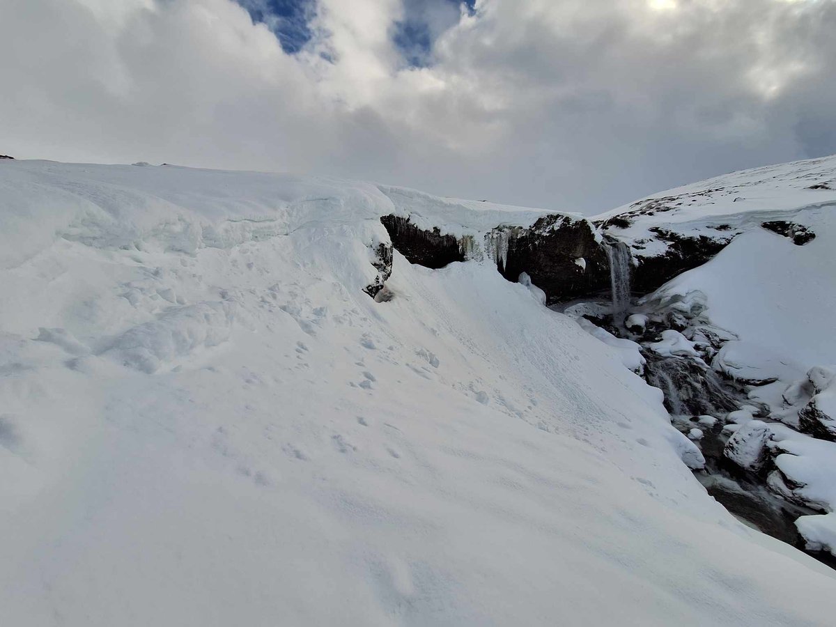 Winter adventure in March on Snæfellsnes ❄️🌨 📸 by our amazing guide Alain Corbeau #iceland #kirkjufell #waterfall #winter #snow #snæfellsnes #snaefellsnes