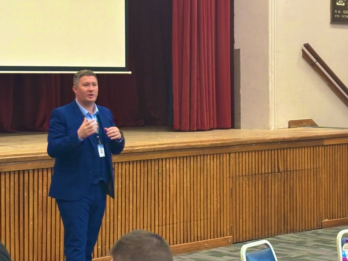 Ross McCallum, deputy head at the SVRU, thanks all those who spoke at an event today bringing together a group of officers who support young people across Scotland, including inputs from @NKBLScotland @G_Armstrong21 @sistemascotland @IammeScotland