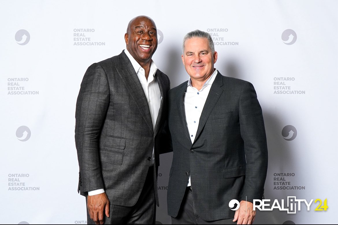 I recently had the privilege of hearing <a href="/MagicJohnson/">Earvin Magic Johnson</a>  speak. I told him I remembered watching him and MSU beat Larry Bird. I also reminded him of the earlier win against #1 seed Notre Dame and Bill Laimbeer and Kelly Tripucka. He lit up remembering that! 👌<a href="/MSU_Basketball/">Michigan State Men's Basketball</a>
