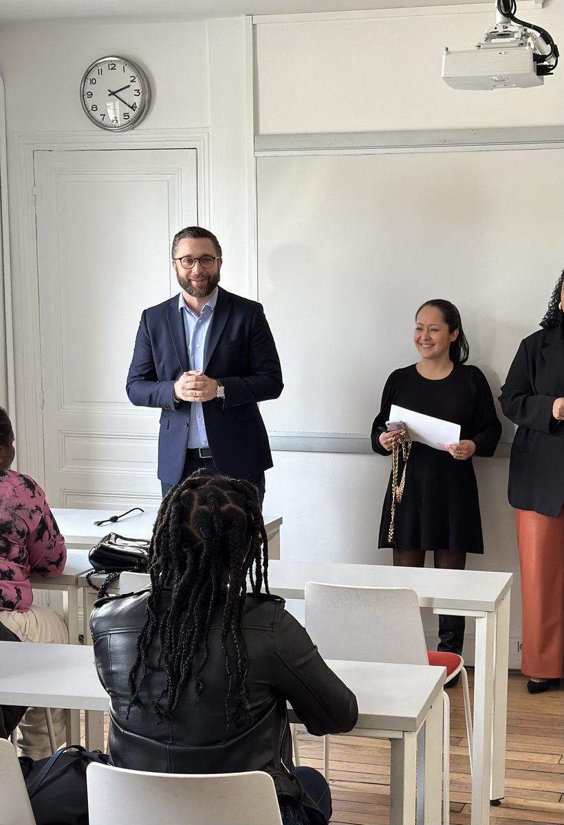 🎉📚 Rentrée Bachelor 2 📚🎉

Après 2-3 mois de stage (première expérience juridique) Nos étudiants de Bachelor 2, rentrée en septembre et en rentrée décalée ont fait leur rentrée à l’école. 

☺️ Bienvenue aux étudiants.