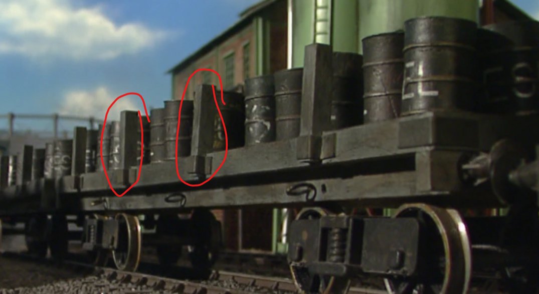 It took me so long to realize that the CGI Flatbeds don't have these supporting poles on them