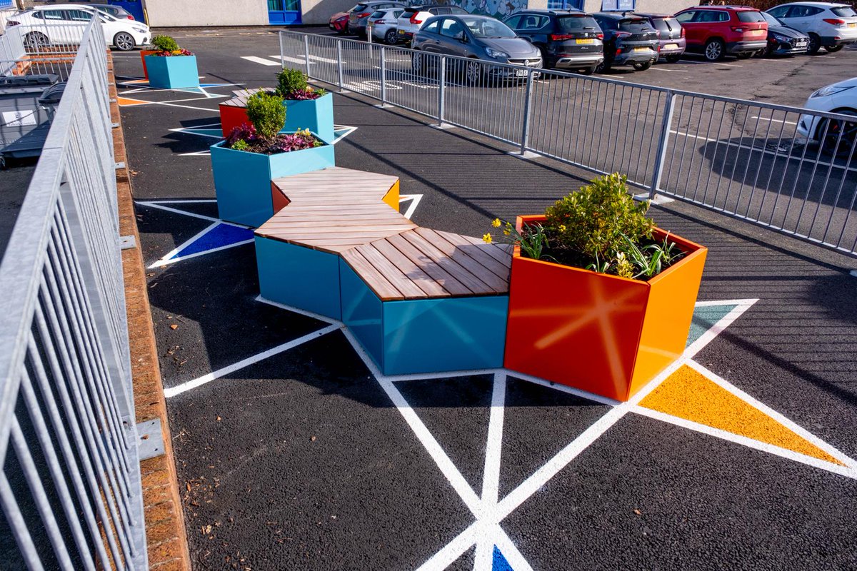 🌿 Adding a #SplashofColour to Grey Areas with our Pentagon #Planters - A perfect mix of form and function, they come in bespoke sizes and various RAL colours, seamlessly blending #seating and planting options. 🌳🏙️ Discover more on @theNBS: source.thenbs.com/manufacturer/m… Why our…