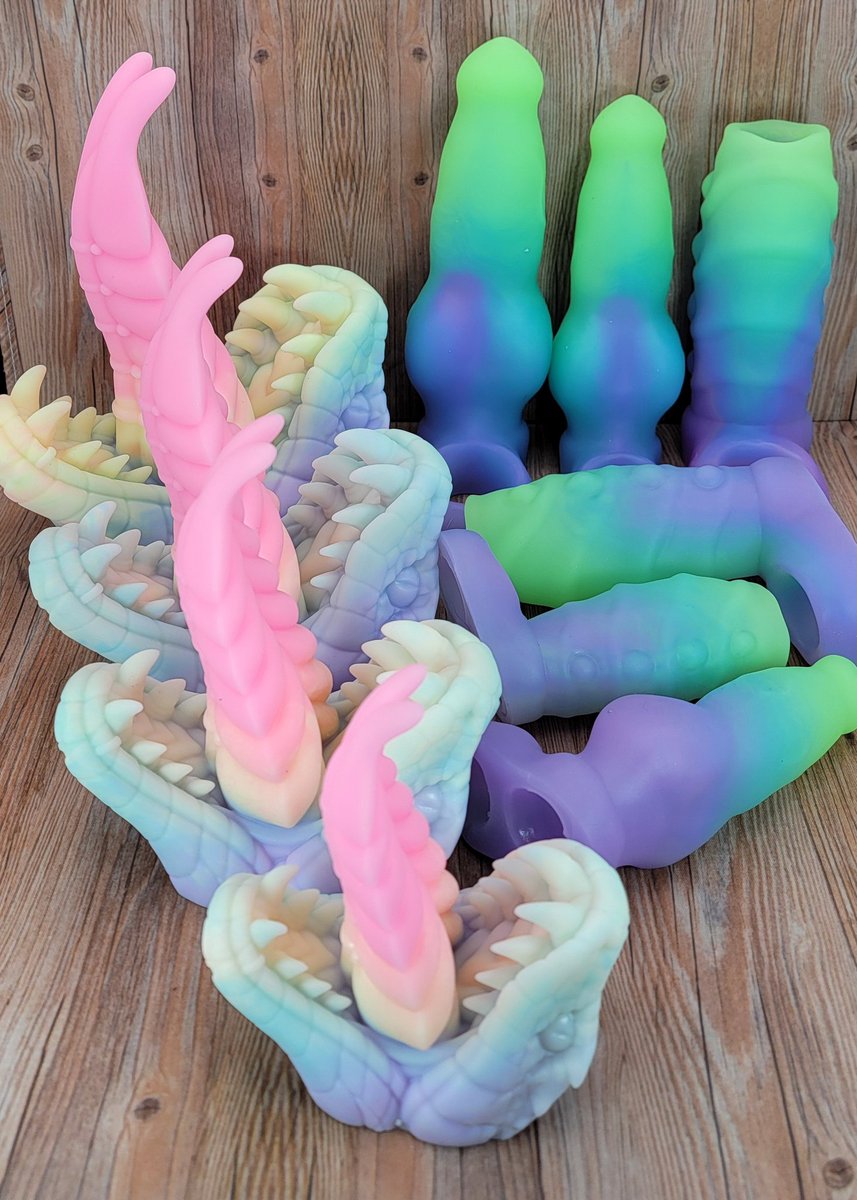 BardToys's tweet photo. Happy Humpday!

We are working hard on our next drop and finishing up shipping for the day!

We were hoping we could ask you all to send us some fun spring inspiration toward our next drop. If you are willing, drop them here! 🥰 https://t.co/GlEdbXsI3W