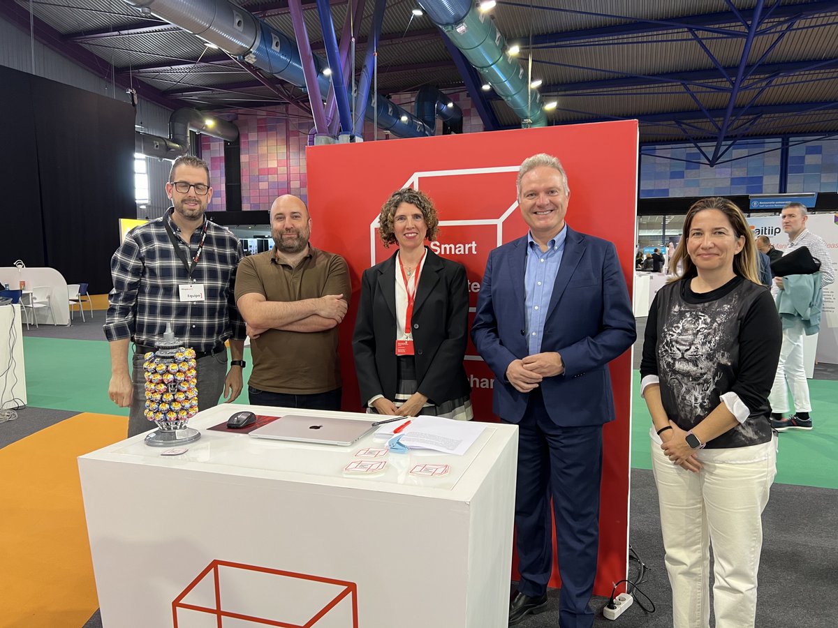 smartcityclust's tweet photo. Encuentro del consorcio de #Agrotwin 2.0 compuesto por @ualmeria, @hispasec, @pitalmeria, CAMPAG y @smartcityclust tras la presentación en el @ForoTransfiere 2024. https://t.co/1DpOUzd0sn