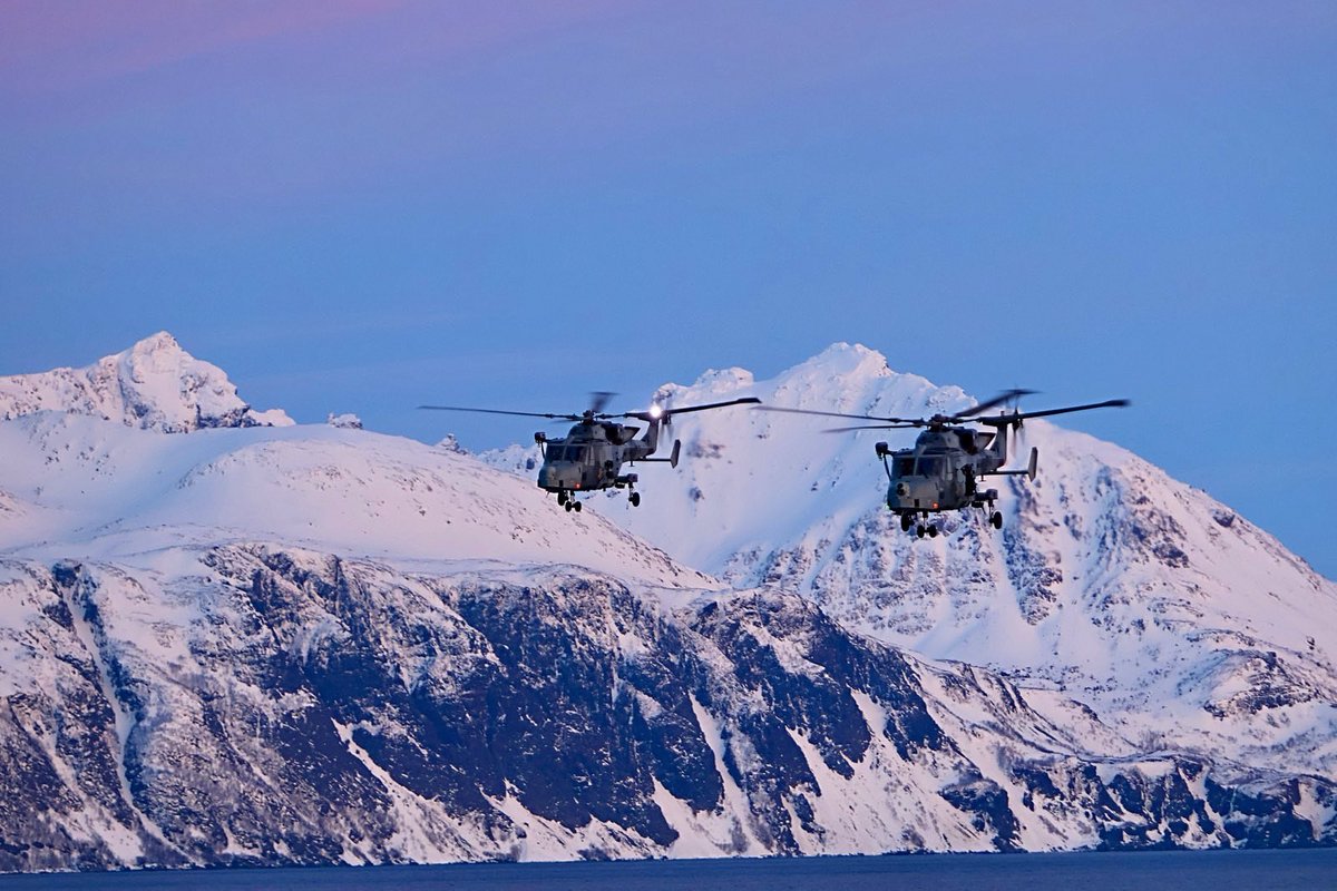 REORG!!! 🚁🚁🚁🚁🚁 All our aircraft are now safely returned to @RNASYeovilton after being embarked on two different platforms in the harsh conditions 🥶 of the high north ⬆️.