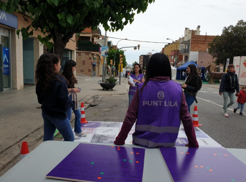plataformadecom's tweet photo. 👉 Nou article al blog de Plataforma de Comunicació: "Punts Lila: refugis de seguretat en la lluita contra la violència masclista"!

[https://t.co/kEXA76aYju]

#PuntsLila #ViolènciaMasclista #PlataformaDeComunicació #LaPlataforma #Comunicació https://t.co/QIXJoW1Kpy