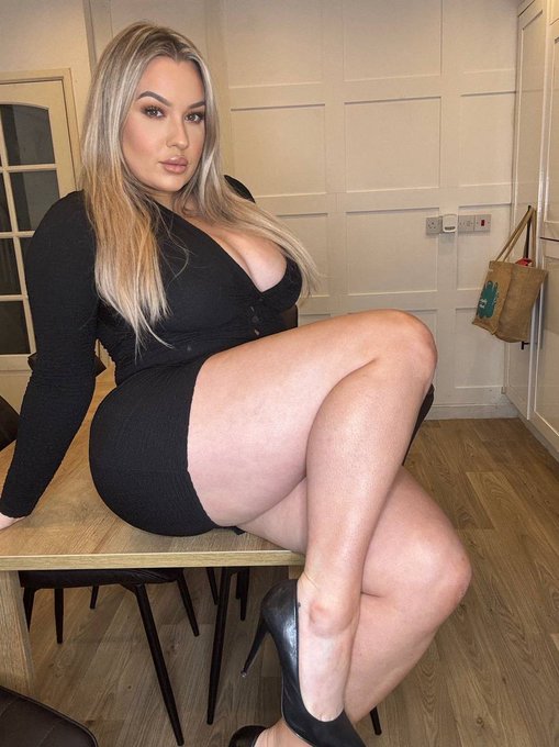 Will you play with me while my husband is away  https://t.co/wczP1KRI8z https://t.co/V4rWhj6WEu