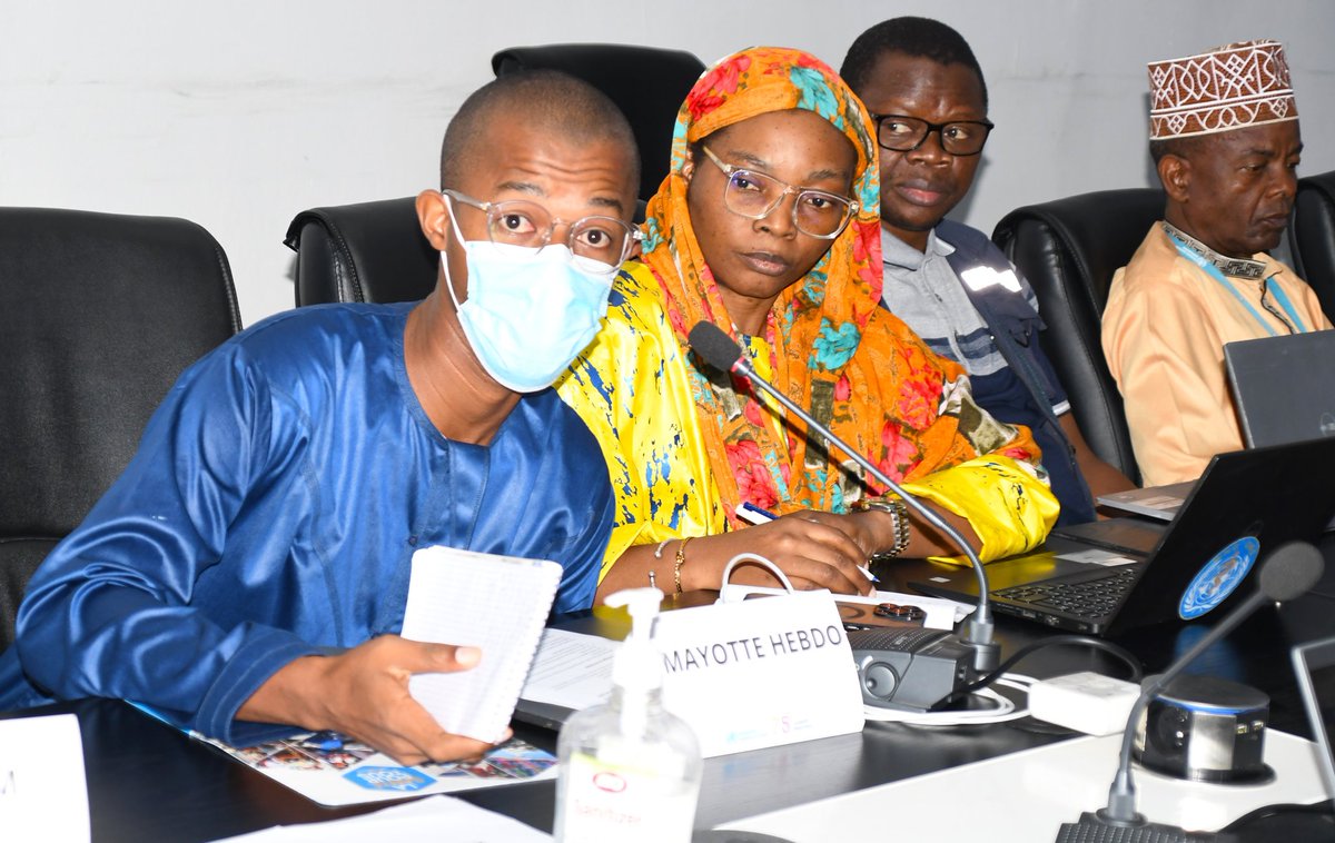 20 mars, JM #SantéBuccoDentaire | Dr <a href="/WRAbdoulaye/">Dr DIARRA ABDOULAYE</a> a présenté aux journalistes les résultats du travail mené par <a href="/Ong_ADDE/">ADDE ONG COMORES</a> et l'OMS sur cette thématique. +7000🧑🏾🙎🏾‍♀️issus de milieux vulnérables des communes de Mutsamudu et Koni sur l'île d'Anjouan ont bénéficié de soins appropriés.
