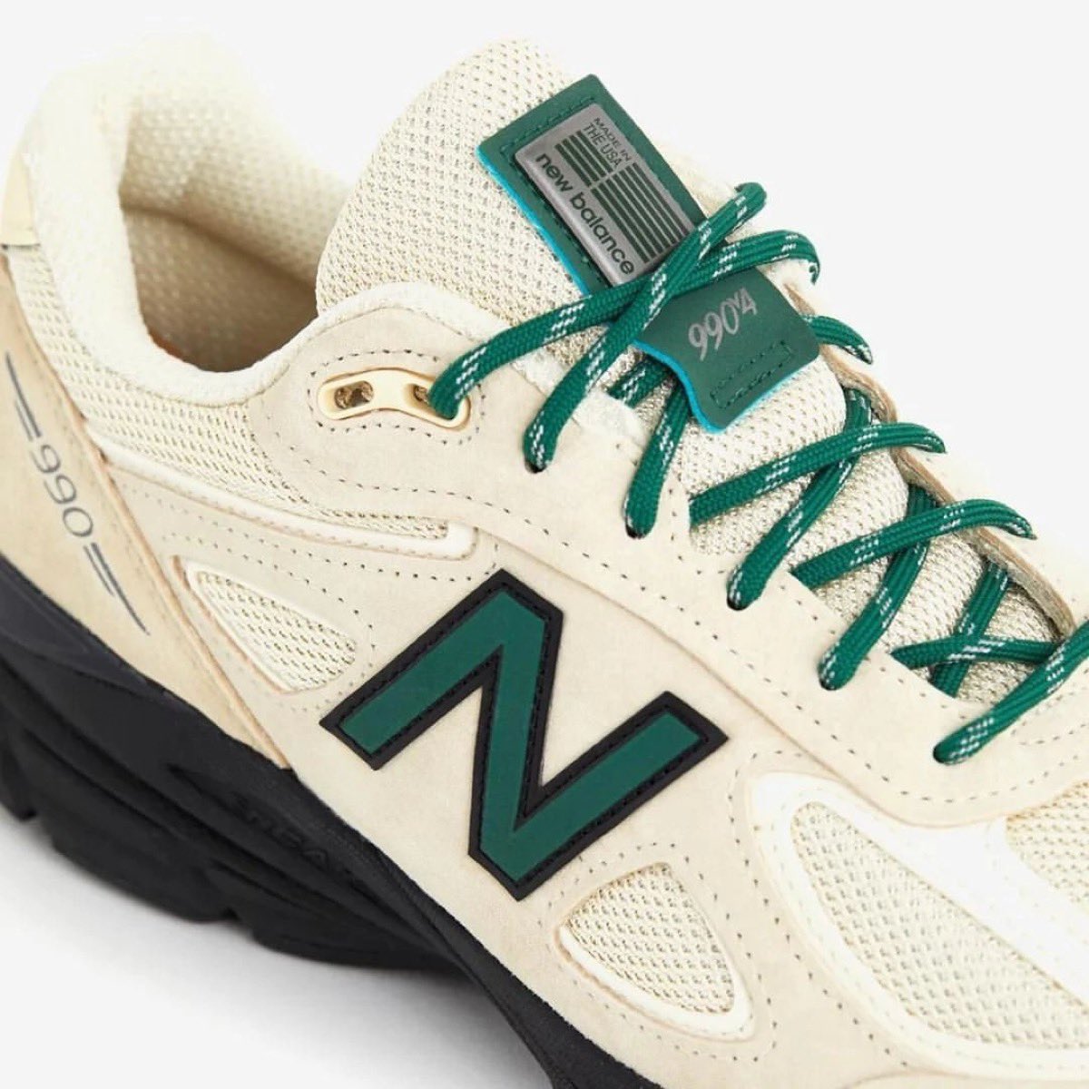 New Balance〈990v4 “Macadamia Nut”〉が国内3月28日(木)より発売 New Balance〈990v4 “Macadamia Nut”〉が国内3月28日(木)より発売
