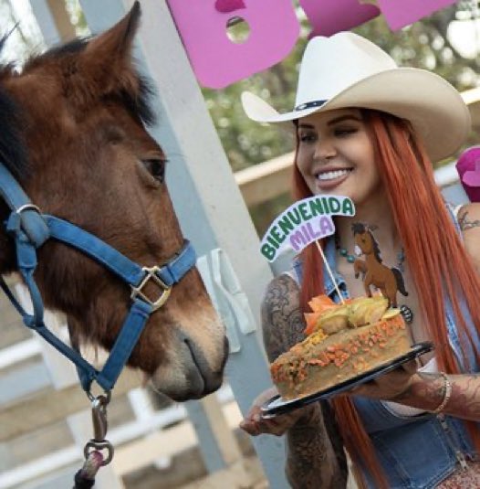 Falleció Elena Larrea, una activista que dedicó su vida a proteger a los animales, fundadora de “cuacolandia” un santuario para caballos, yeguas, mulas, burros y demás animalitos que tuvieron la mala fortuna de toparse con la cara más terrible del ser humano, la zoofilia, la