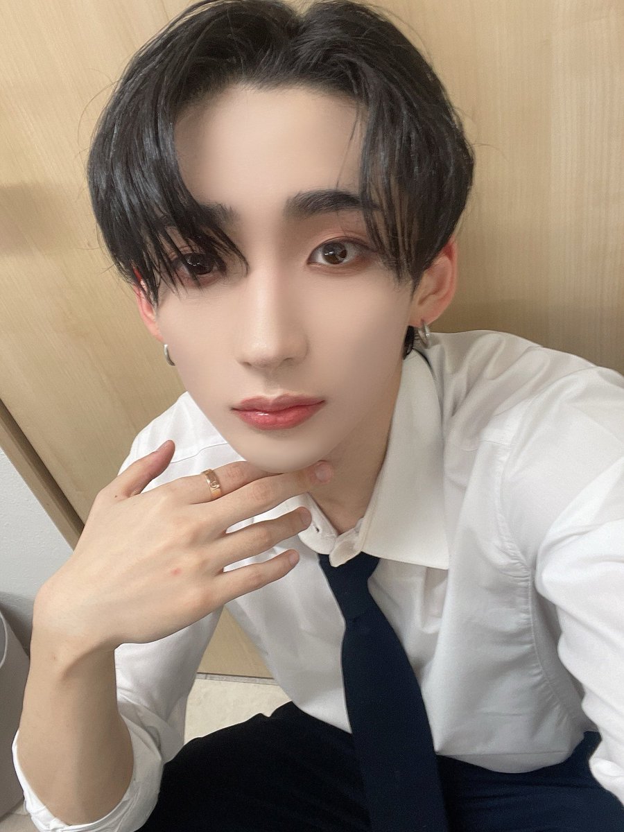 HyunwooBR's tweet photo. • 📸 #HYUNWOO NO X | 20.03.24 

Seu coração vai virar tendência.
Se você não consegue sozinho, faça um coração no ouvido de um amigo.
(Feat. Jihun)

©️|• @Hyunwoobrasill

#BXB #비엑스비 #HYUNWOO #현우 https://t.co/UpeGIqAVMc