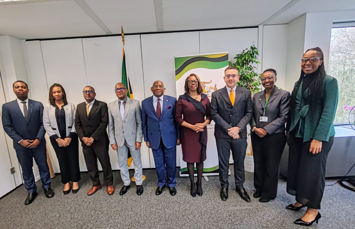 The Secretary-General of the OACPS, H.E. Mr. Georges Rebelo Pinto Chikoti, held a meeting with H.E. Mrs. Symone Betton-Nayo, the Jamaican Ambassador and current Coordinator of the Caribbean Region, alongside troika members H.E. Colin Connely of Trinidad and Tobago and H.E.