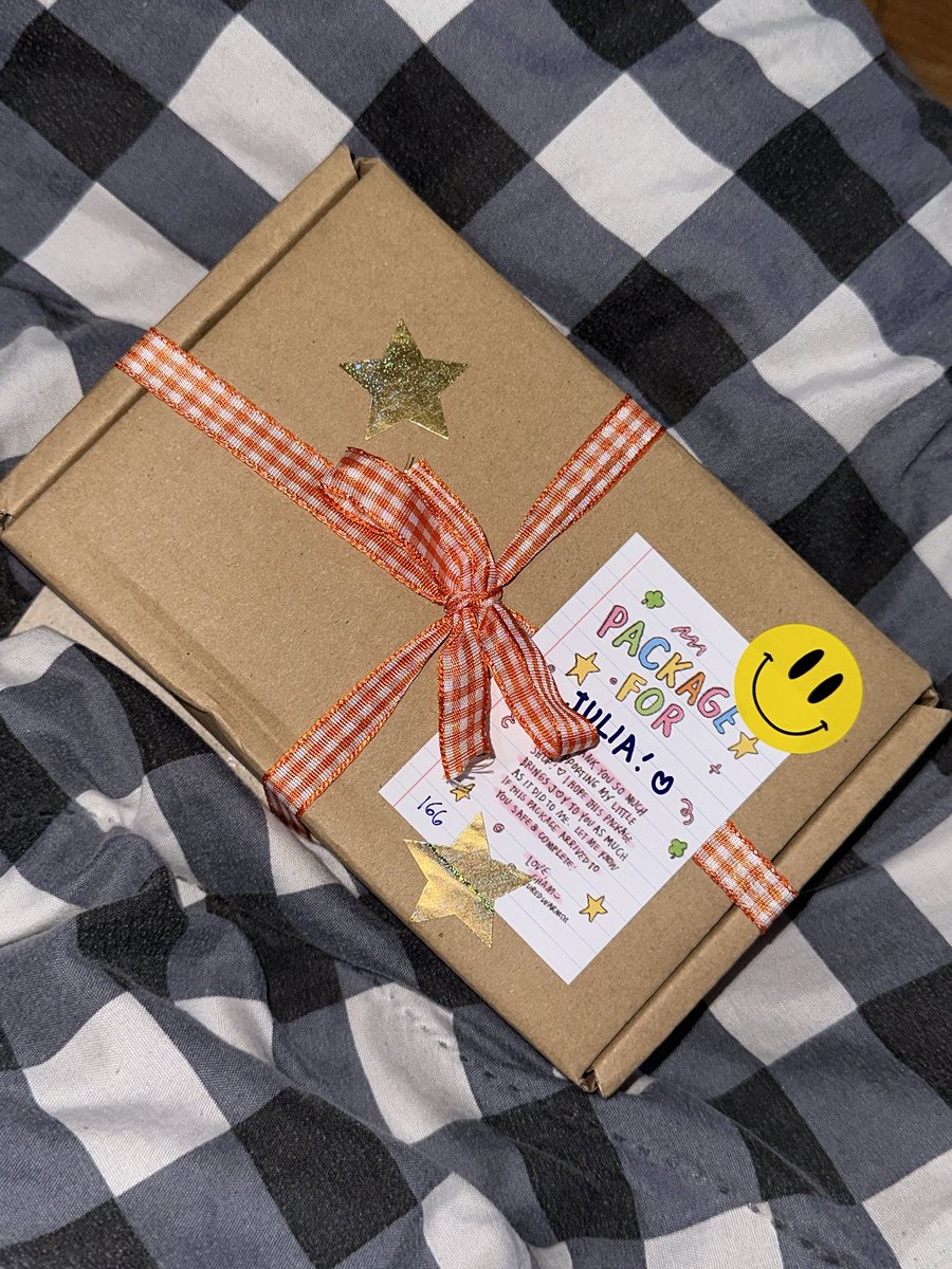 pocketz4u's tweet photo. 📦 they’re saur adorable >.< thank u so much @capturedwarmth !!! 🤓🍊 https://t.co/Q4KXwocBck