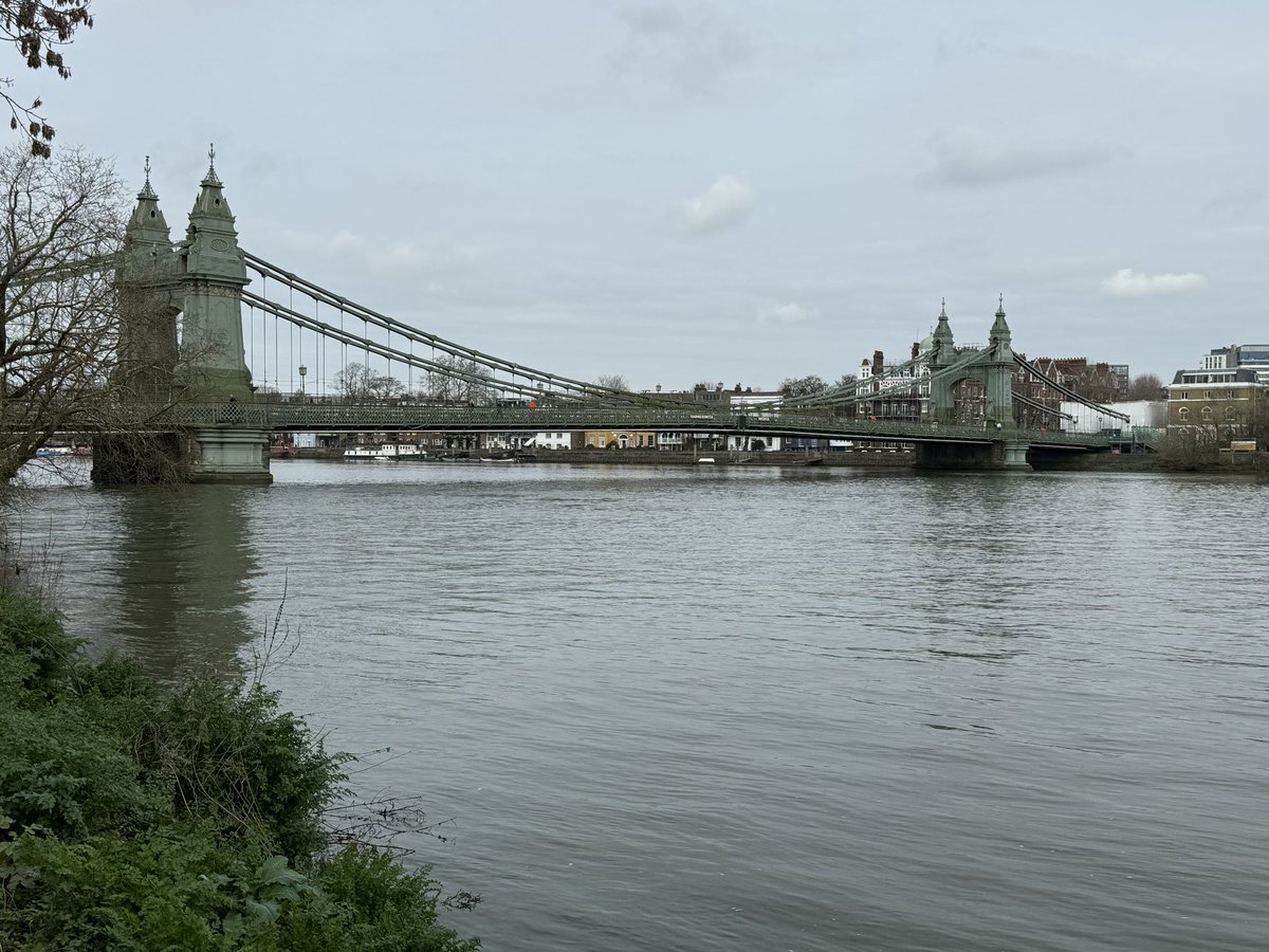 Race day!!! Slight breeze and gentle river conditions at the moment. Not long till the boating rush starts…..Good luck boys @schoolshead @oldabingdonians @abingdonrowing