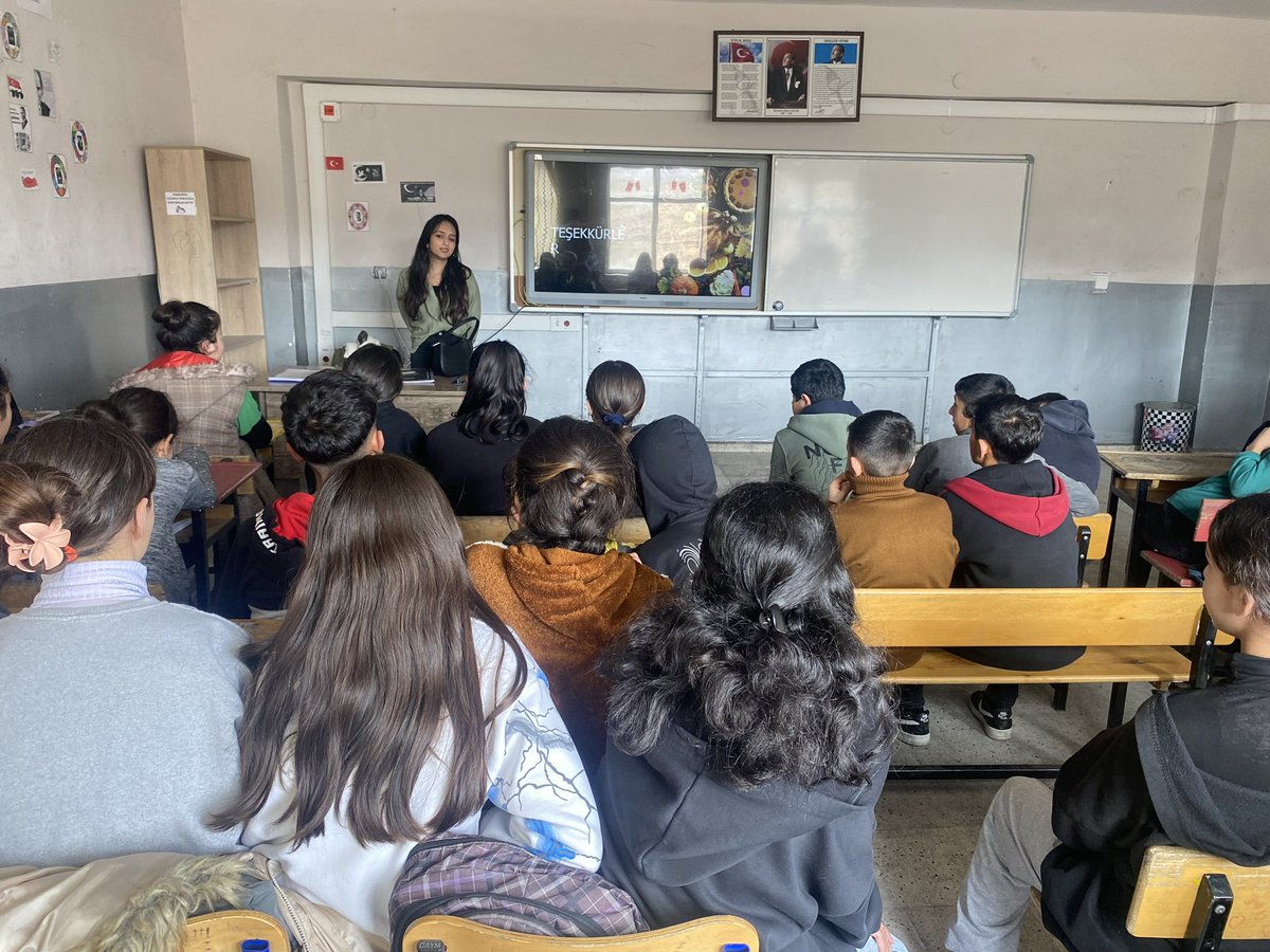 Okulumda Sağlıklı Besleniyorum Projesi kapsamında pilot okullarımızdan olan Sarıkamış Şehit Polis Murat Ellik Yatılı Bölge Ortaokulunda Diyetisyen Melisa Özdemir tarafından sağlıklı beslenme eğitimi verilmiştir.

<a href="/tcmeb/">Millî Eğitim Bakanlığı</a> <a href="/Yusuf__Tekin/">Yusuf Tekin</a> <a href="/meb_dhgm/">Destek Hizmetleri Genel Müdürlüğü</a> <a href="/omurfatih/">Ömür Fatih Karakullukçu</a> <a href="/mebisgb/">İşyeri Sağlık ve Güvenlik Birimi Daire Başkanlığı</a> <a href="/ozkan_meb/">Özkan AVCI</a>