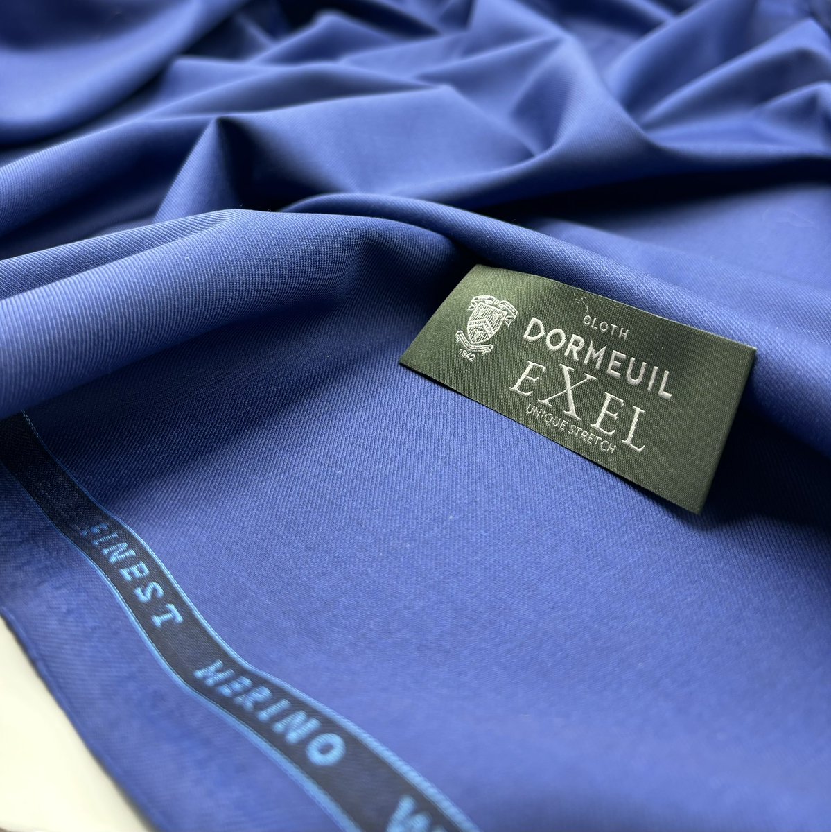KabbaniTextiles's tweet image. Dormeuil’s Exel made with a technical weave of 100% pure wool from Dormeuil’s Exel fabric range providing unique national stretch, finished in a lovely summer blue twill. Online at kabbanitextiles.com/dormeuil

#suiting #tailoring #blue #wool