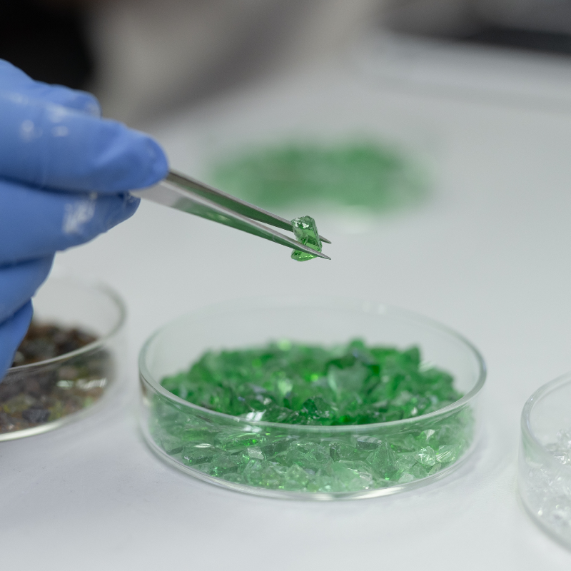JamesDysonAward's tweet photo. E-COATING, Sustainability Winner 2023, uses waste glass bottles to make an innovative paint like solution. Once applied to the exterior, the glass in the paint reflects sunlight, reducing the amount of electricity needed to cool the building ☀️

#JamesDysonAward2024 #EntriesOpen
