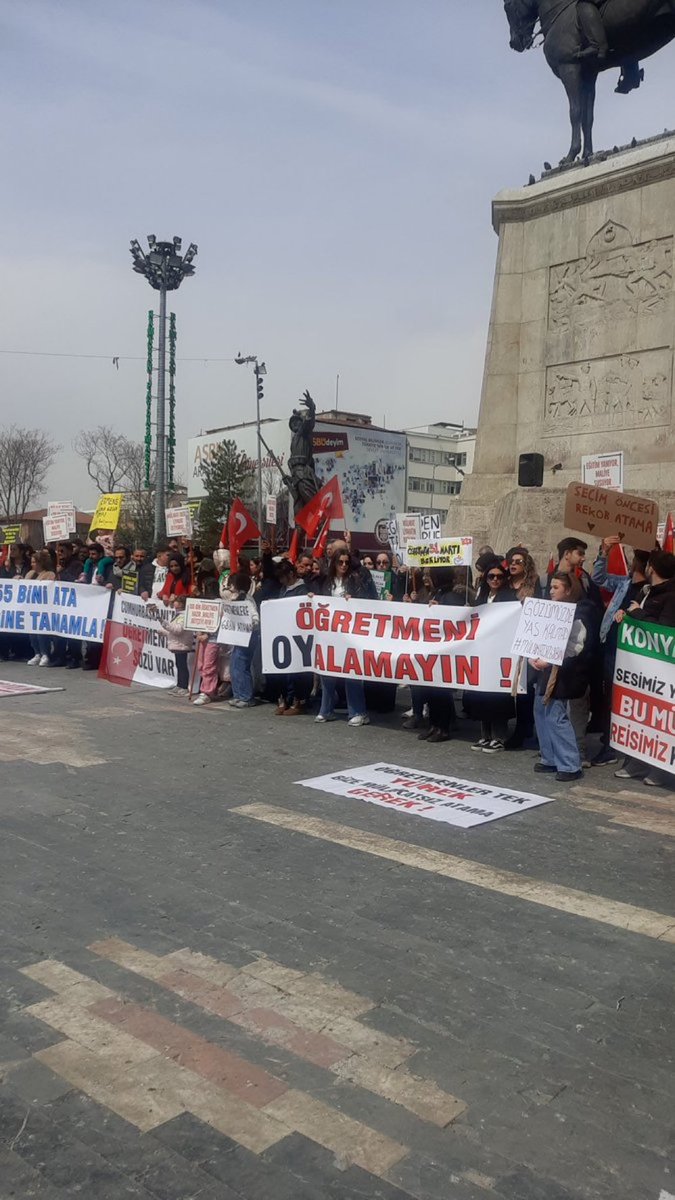 #UlustaÖgretmeneAtama 
Atama bekleyen öğretmenler son yılların en büyük atama mağduriyetini yaşıyor. Üstelik umutlu haberler de yetkililerden gelmiyor. Bu bekleyiş son bulmalı en az 68 bin öğretmen mülakatsız atanmalı. <a href="/RTErdogan/">Recep Tayyip Erdoğan</a> <a href="/Yusuf__Tekin/">Yusuf Tekin</a>