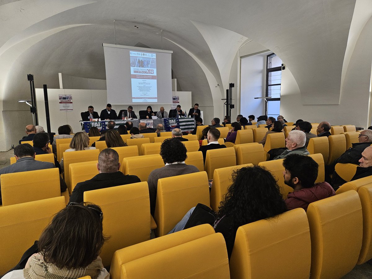 fai_cisl's tweet photo. #20marzo a #Napoli presentazione Dossier Statistico #Immigrazione curato da IDOS con sezione #FaiCisl. Introduzione di Franco Fattoruso SG @FaiCislNapoli e @MComberiati della segreteria @Cisl_Napoli. Presenti autorità e associazioni. Conclude SG #FaiCisl nazionale @OnofrioRota. https://t.co/claGxalNKj