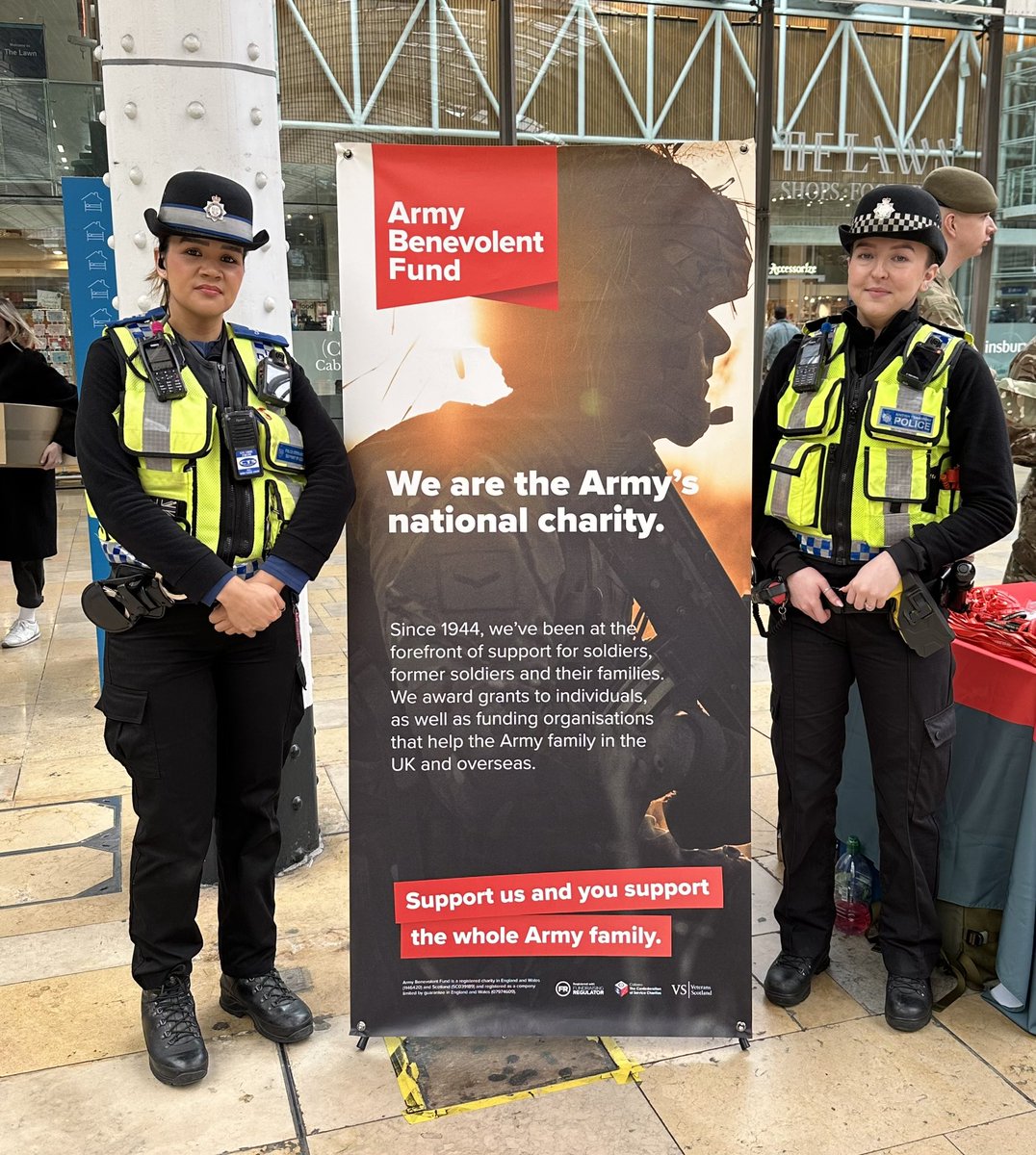 We are with soldiers from 7 Company @ColdstreamGds raising funds for @ArmyBenFund at London Paddington If you are passing please come and say hello. A big hello and thank you to officers from @BTPPaddington @ArmyInLondon #forsoldiersforlife