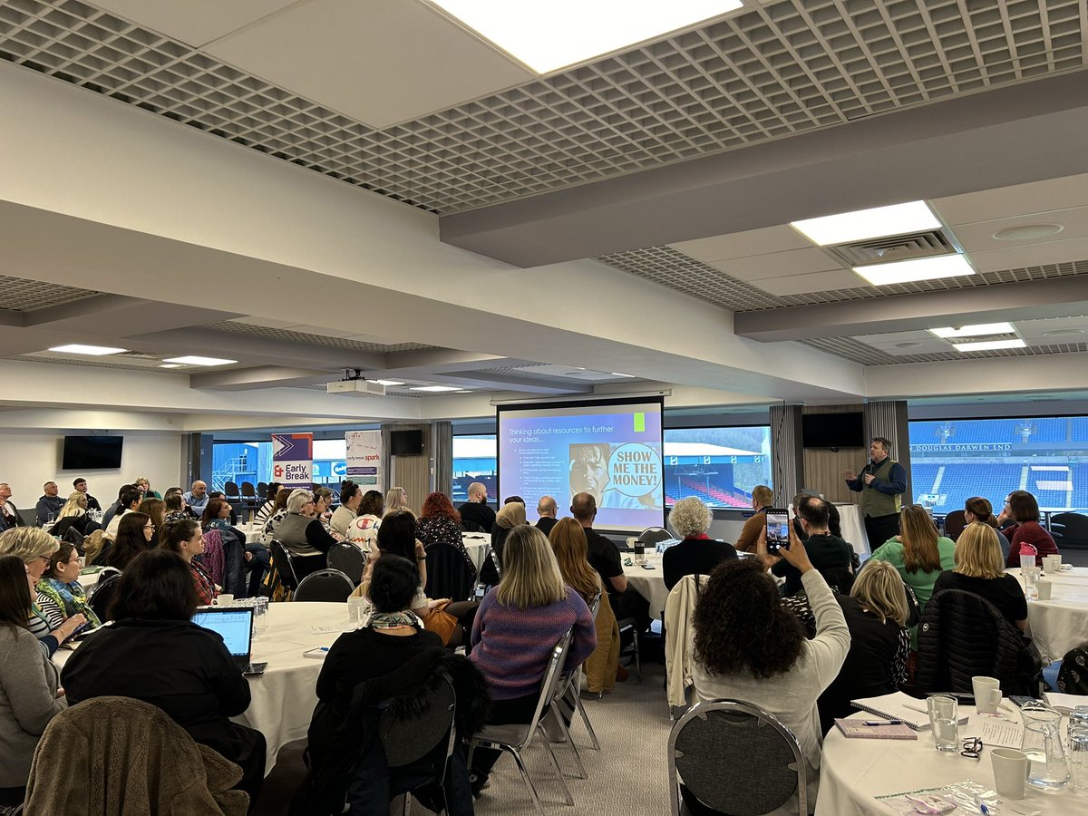 katy_cleece's tweet photo. @AidanWorsley been a pleasure working with you on #REN2 #hiddenfamilies @EarlyBreakUK @NIHRCRN_nwcoast thanks for talking about raising research. https://t.co/lSQckAb6ph