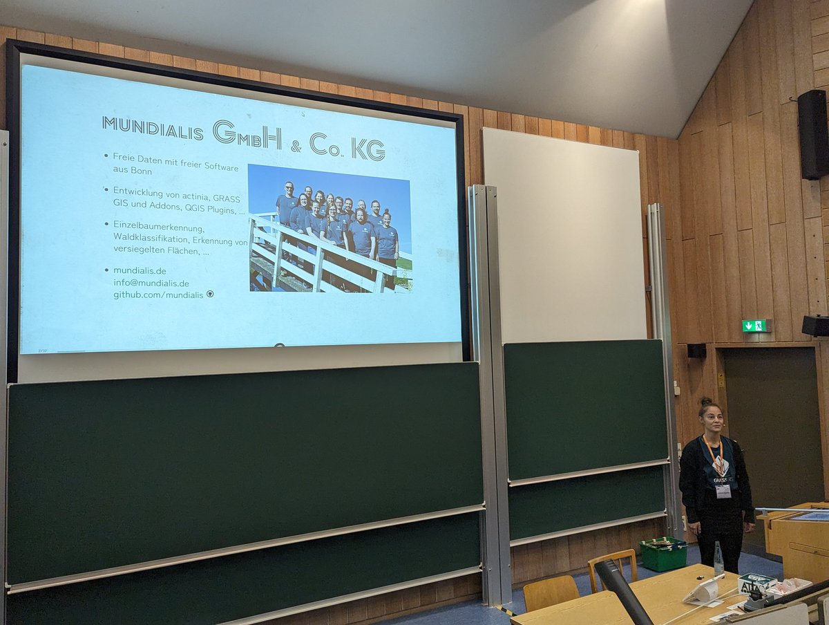 Carmen Tawalika von der @mundialis spricht über #Grassgis AddOn Entwicklung auf der #fossgis #fossgis2024 @FOSSGIS_Verein @FOSSGIS_Konf