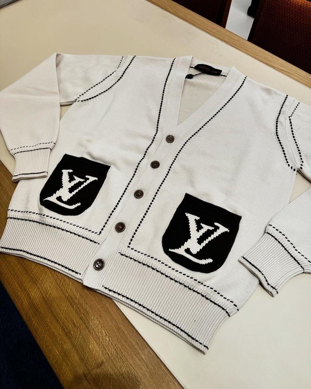Louis Vuitton カーディガン XXL アイボリー tyler Ovrnundr on X: 