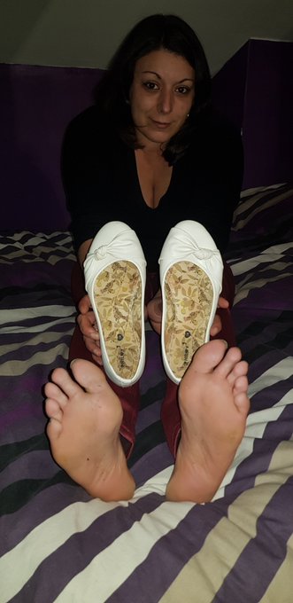 Put your noze in my stinky flats 👃👃 https://t.co/00Tmx0GDp6<a href="/tag/feet"class="tags"><span>#feet</span></a><a href="/tag/feetfetish"class="tags"><span>#feetfetish</span></a><a href="/tag/flatshoes"class="tags"><span>#flatshoes</span></a><a href="/tag/wornshoes"class="tags"><span>#wornshoes</span></a>