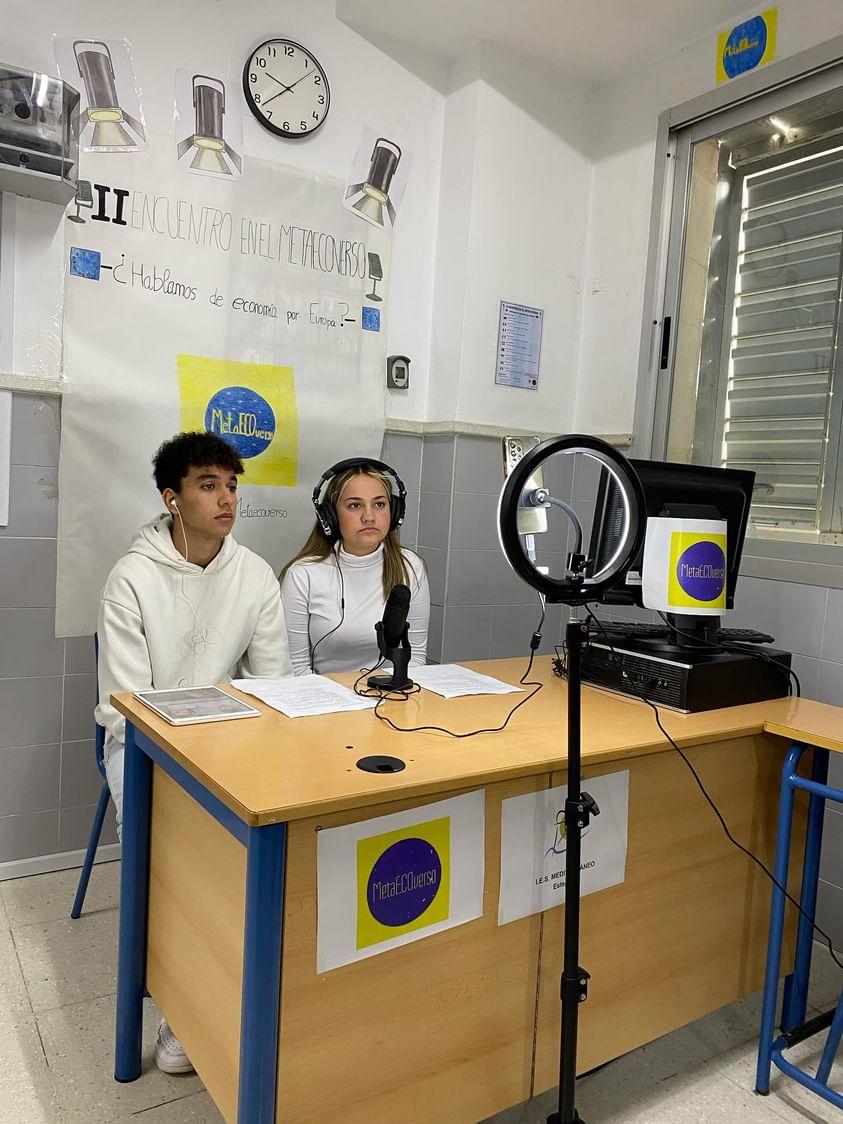 Metaecoversoedu's tweet image. ¡Ya tenéis disponible el nuevo directo con Portugal en nuestro Instagram! 🇵🇹

Ha sido un placer contar con el profesor universitario Álvaro Lopes para aportarnos sus conocimientos sobre la economía portuguesa.

#metaecoverso #directo #portugal #economia #educacion #instagram