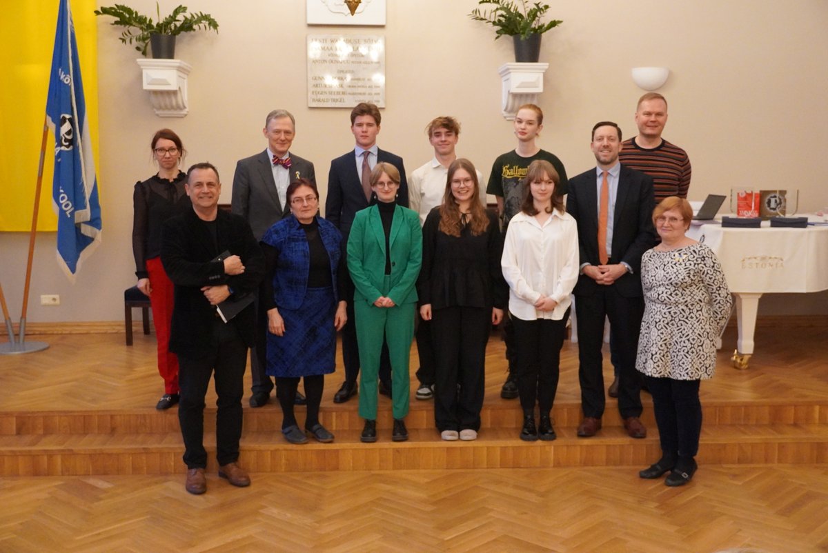 We're amazed by 🇪🇪 students' English abilities! Congrats to all the participants and winners of the 2024 English Language Speaking Competition. @USAmbEstonia enjoyed participating as a judge. #USinEST