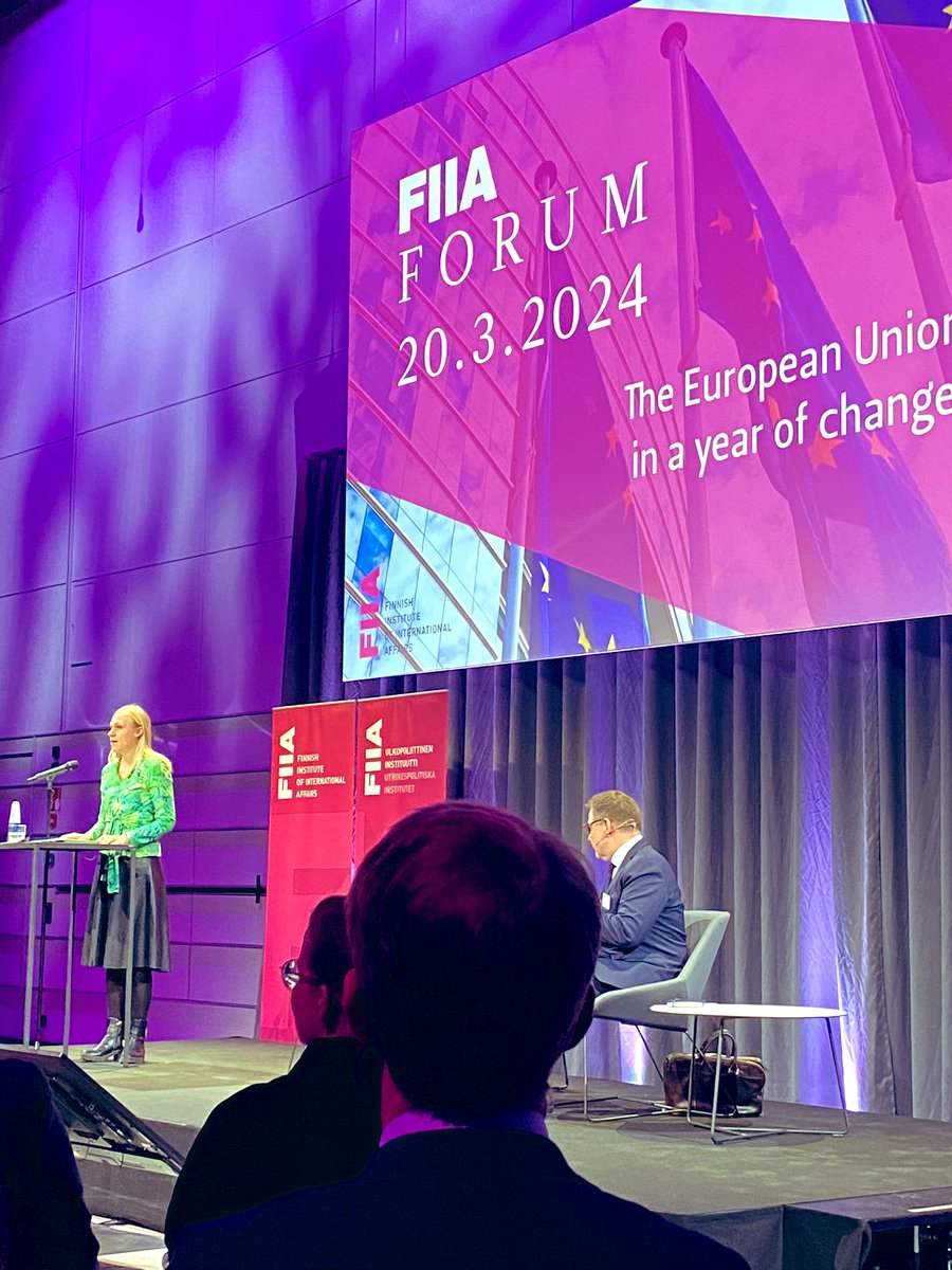 Pitkäaikainen sitoutuminen #Ukraina’n tukemiseen on tärkeää ministeri @elinavaltonen toteaa #FIIAForum2024 . #kunnat tekevät oman osansa monenlaisen materiaali- & taloudellisen tuen muodossa yhteistyö- & #ystävyyskunta’sopimusten puitteissa #jälleenrakennus